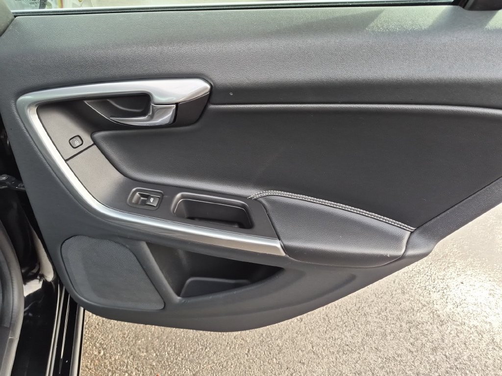 Used 2015 Black / Stone Volvo T6 image 18
