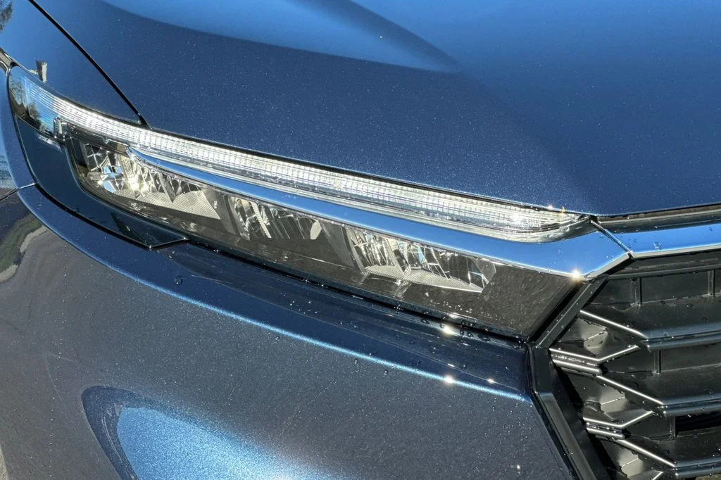 Used 2025 Canyon River Blue Metallic Honda LX image 30