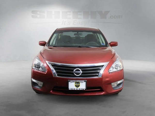 Used 2014 Red Nissan 2.5 S image 15