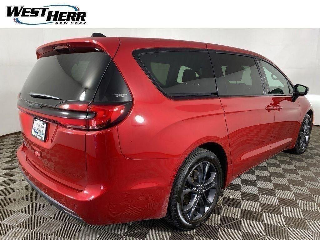Used 2026 Red Hot Pearlcoat Chrysler Select image 21