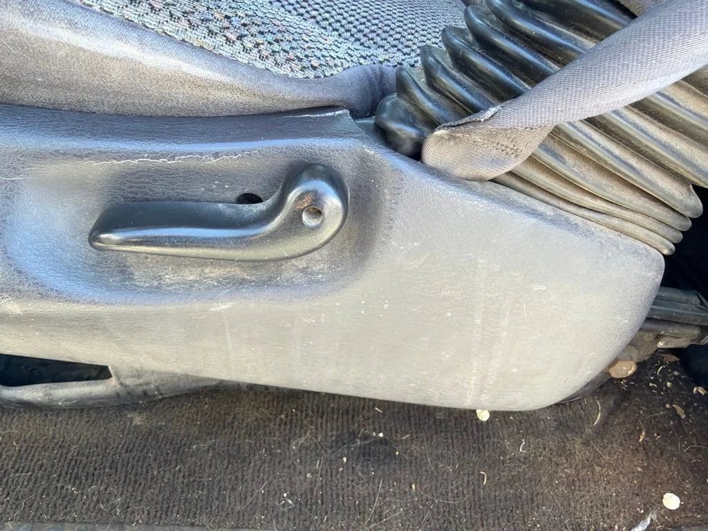 Used 1999 Bright White Clear Coat Dodge SPORT image 20