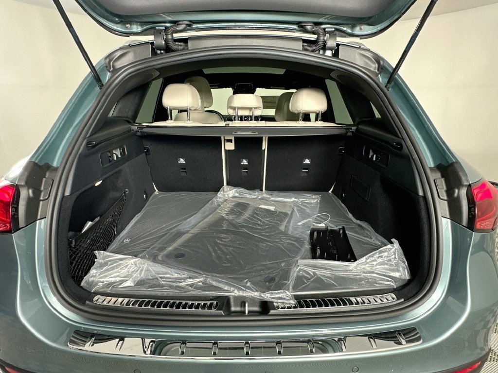 New 2027 Silver Mercedes-Benz GLC 300 image 28
