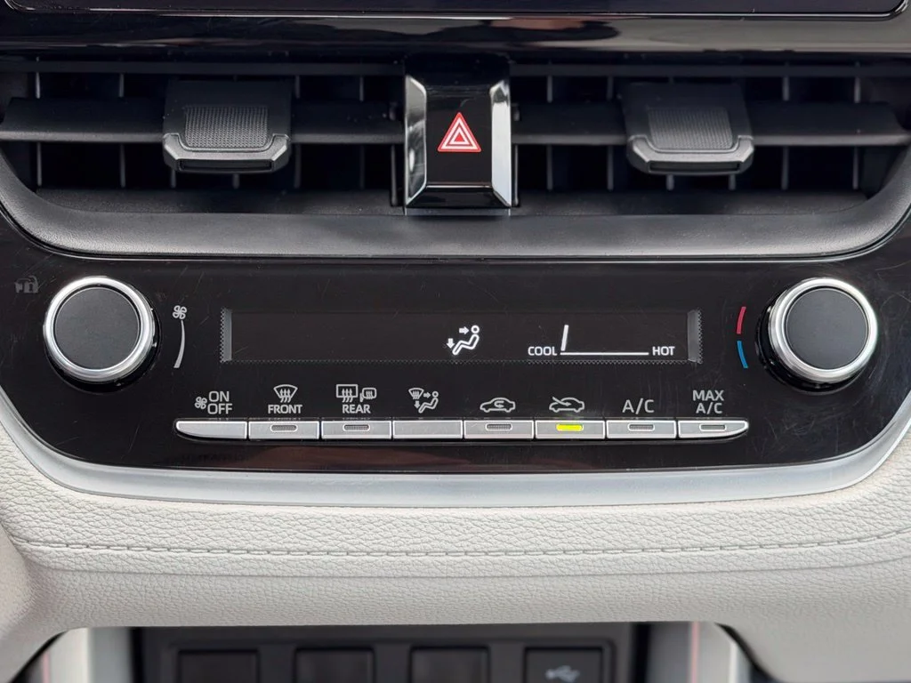 Used 2024  Toyota L image 14