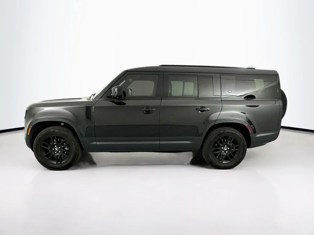 Used 2024 Black Land Rover S image 8