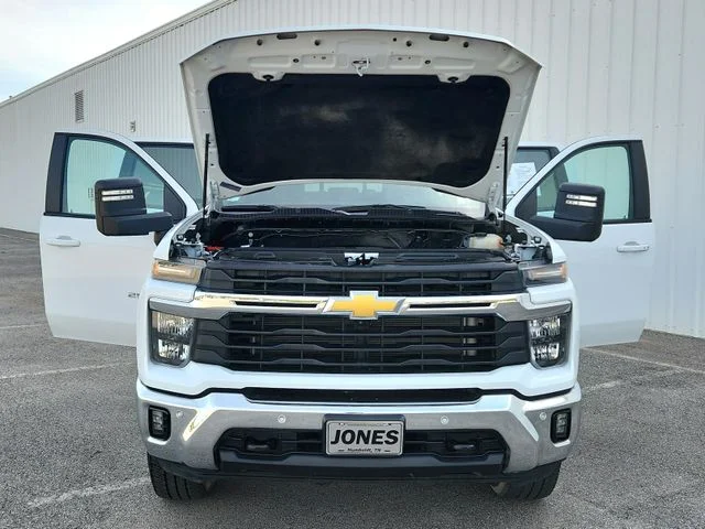 Used 2025 White Chevrolet LT image 10