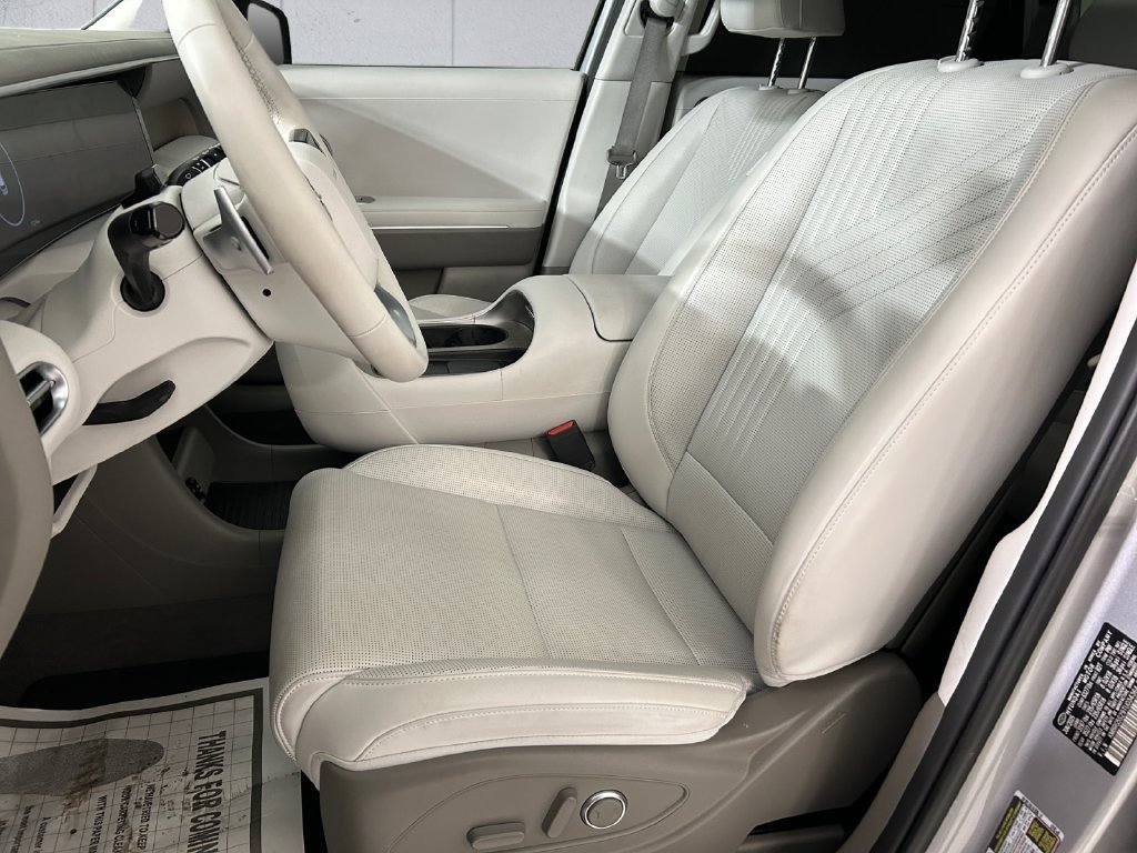 Used 2026 Silver Hyundai SEL Convenience image 7