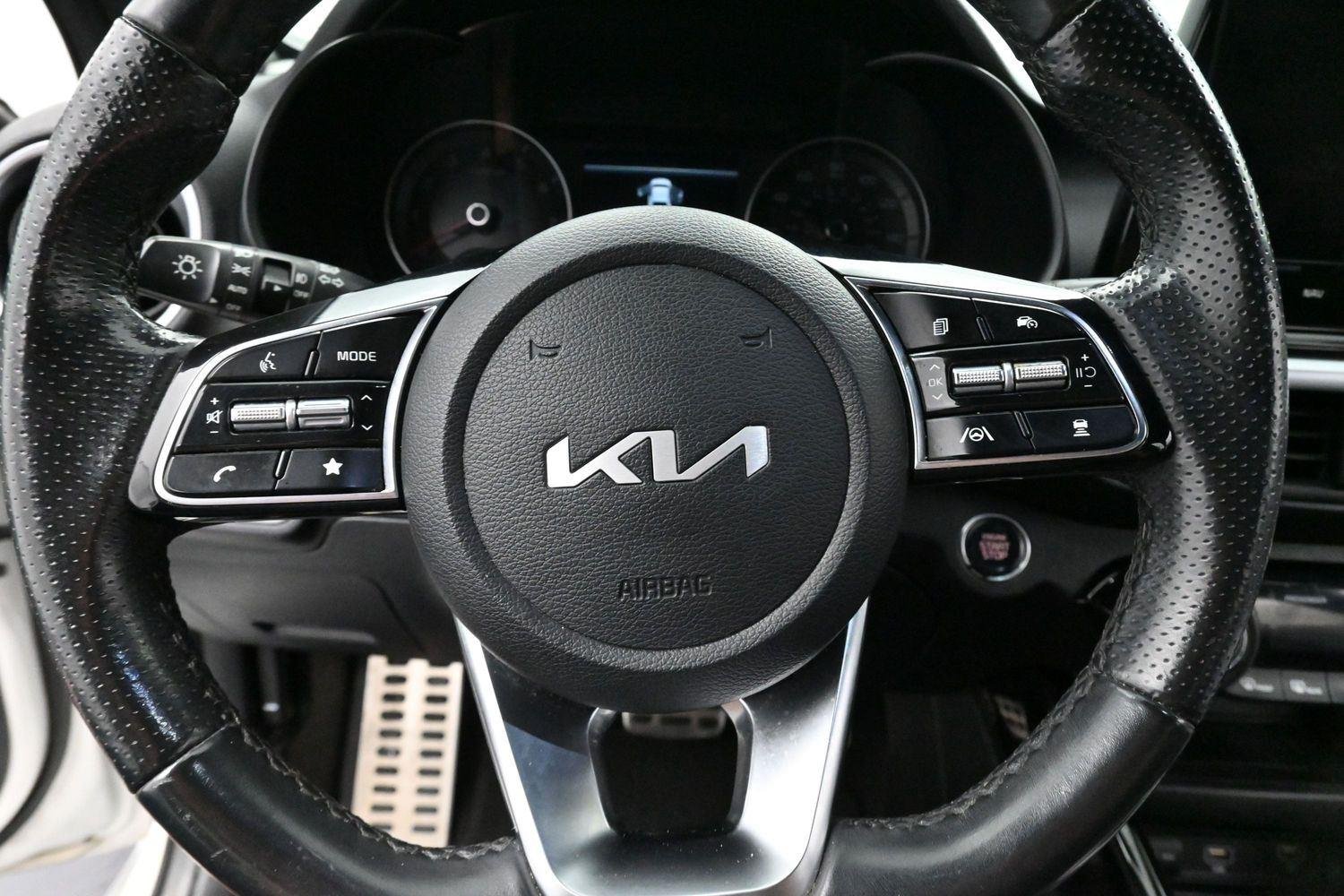 Used 2022 Snow White Pearl Kia GT-Line image 15