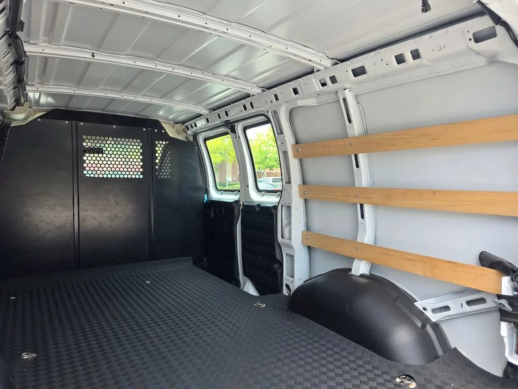 Used 2025 Summit White Chevrolet WT image 25