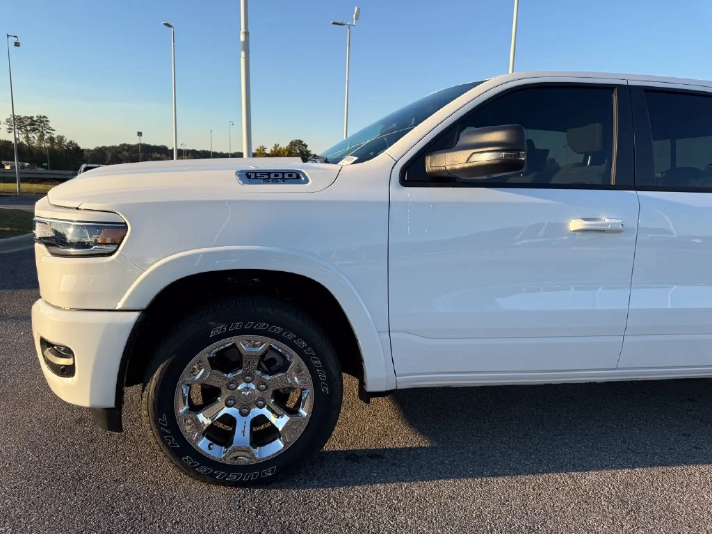Used 2025 White Ram Big Horn/Lone Star image 24