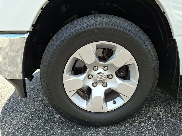 Used 2019 White Ram Big Horn/Lone Star image 28