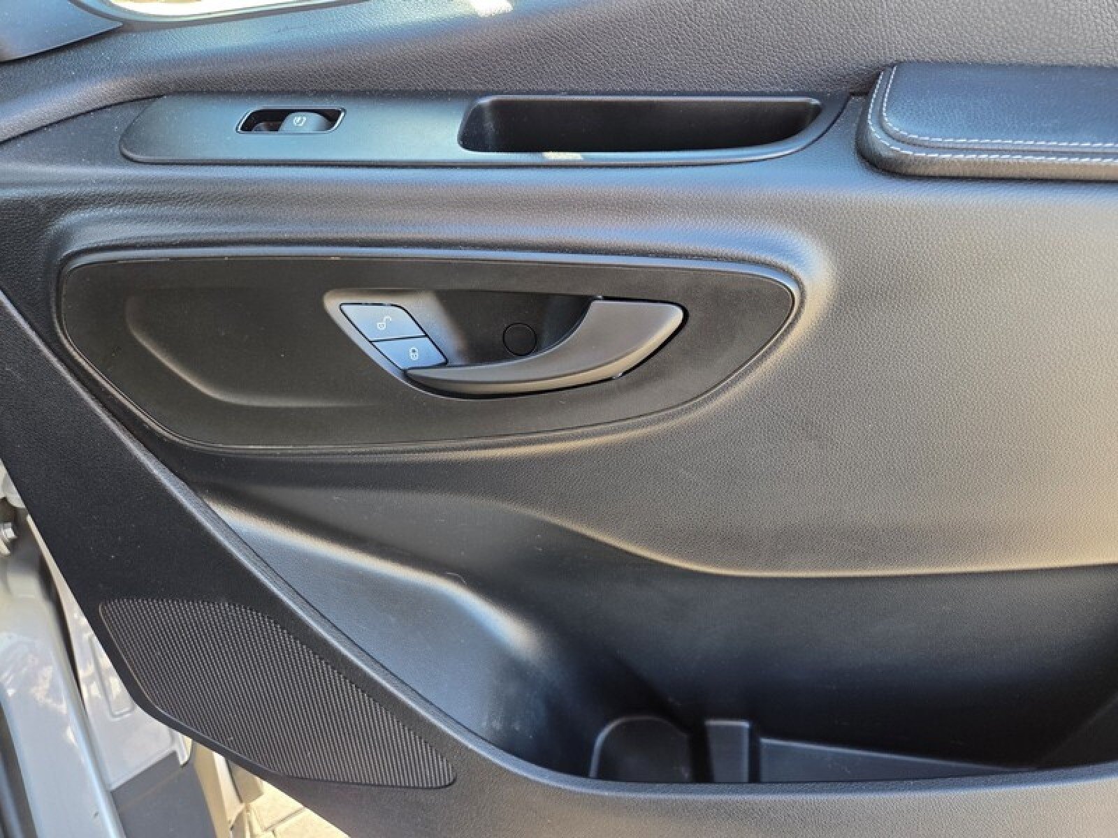 Used 2024 Iridium Silver Mercedes-Benz M4CAEH image 22