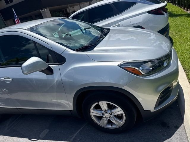 Used 2022 Silver Chevrolet LS image 4