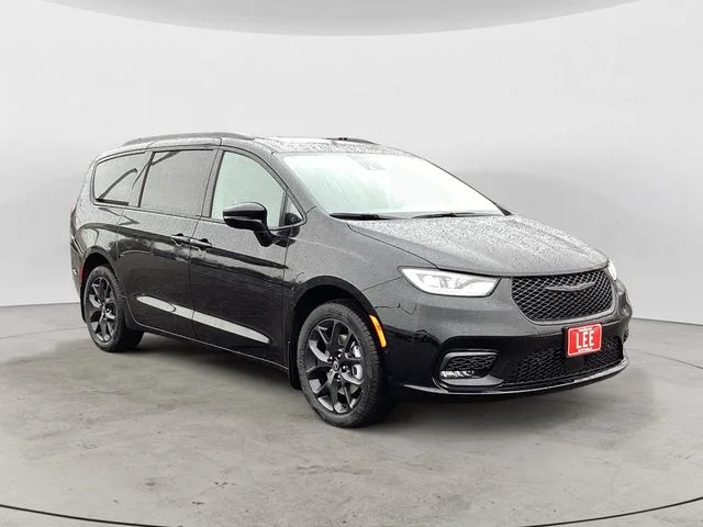 New 2026 Diamond Black Crystal Pearlcoat Chrysler LIMITED AWD image 8