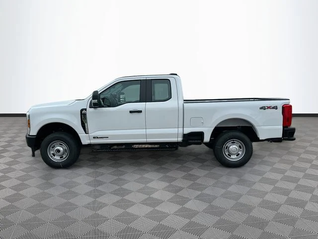 New 2026 Oxford White Ford XL image 3
