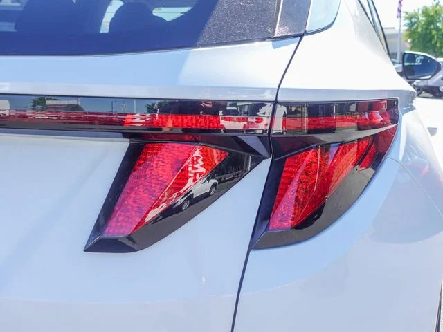 Used 2024 White Hyundai SEL image 6