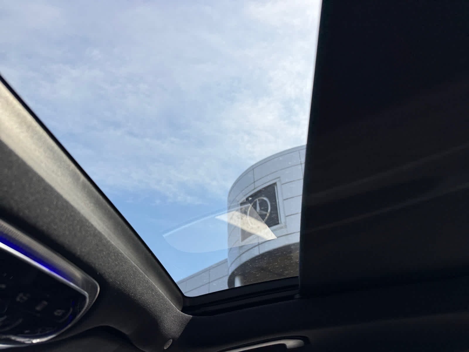 New 2026 MANUFAKTUR Moonlight White Metallic Mercedes-Benz S 500 image 27