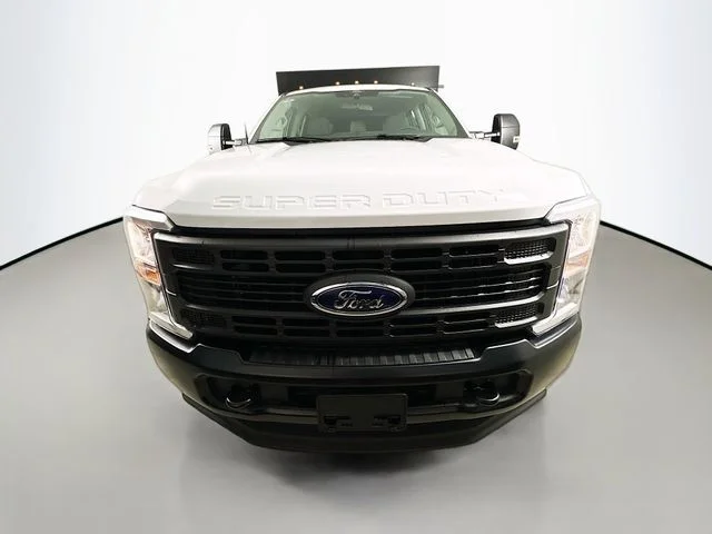 New 2025 Oxford White Ford XL image 2