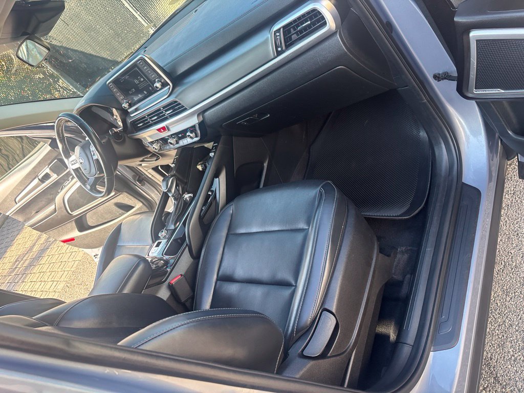 Used 2020 Silver Kia S image 32