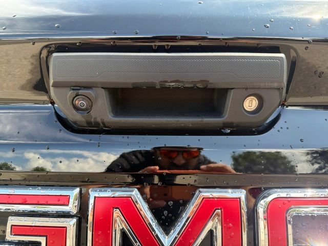 Used 2026 Onyx Black GMC Elevation image 13