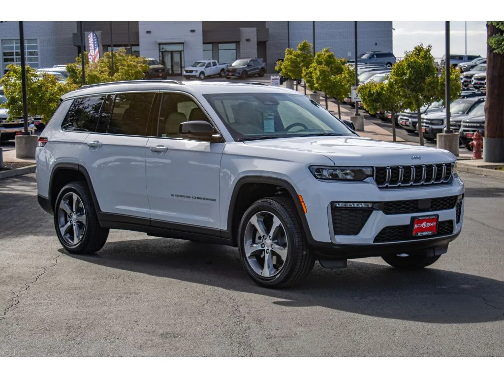 New 2026 Bright White Clear-Coat Exterior Paint Jeep Limited image 2