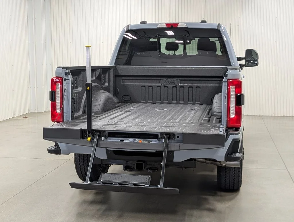 New 2026 Glacier Gray Metallic Tri-Coat Ford F-250® Lariat® image 29