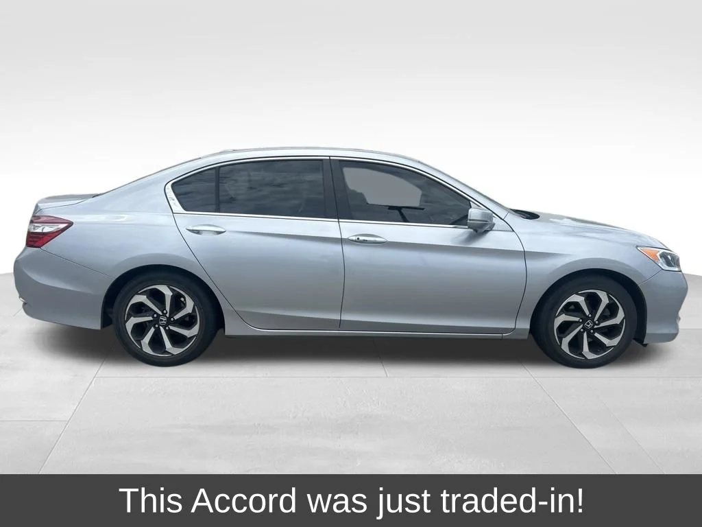 Used 2017  Honda EX-L image 1