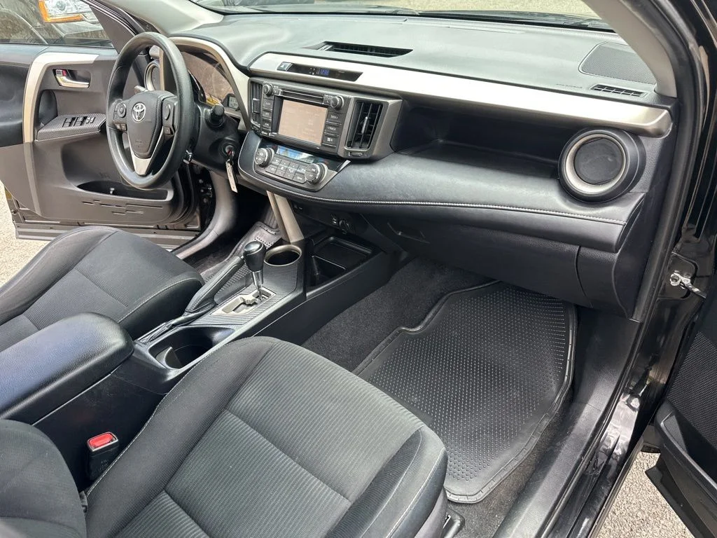 Used 2015 Black Toyota XLE image 31