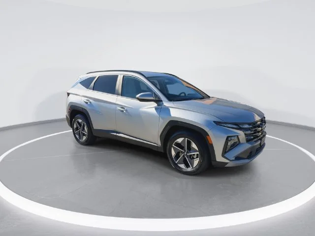 Used 2025 Silver Hyundai SEL image 2