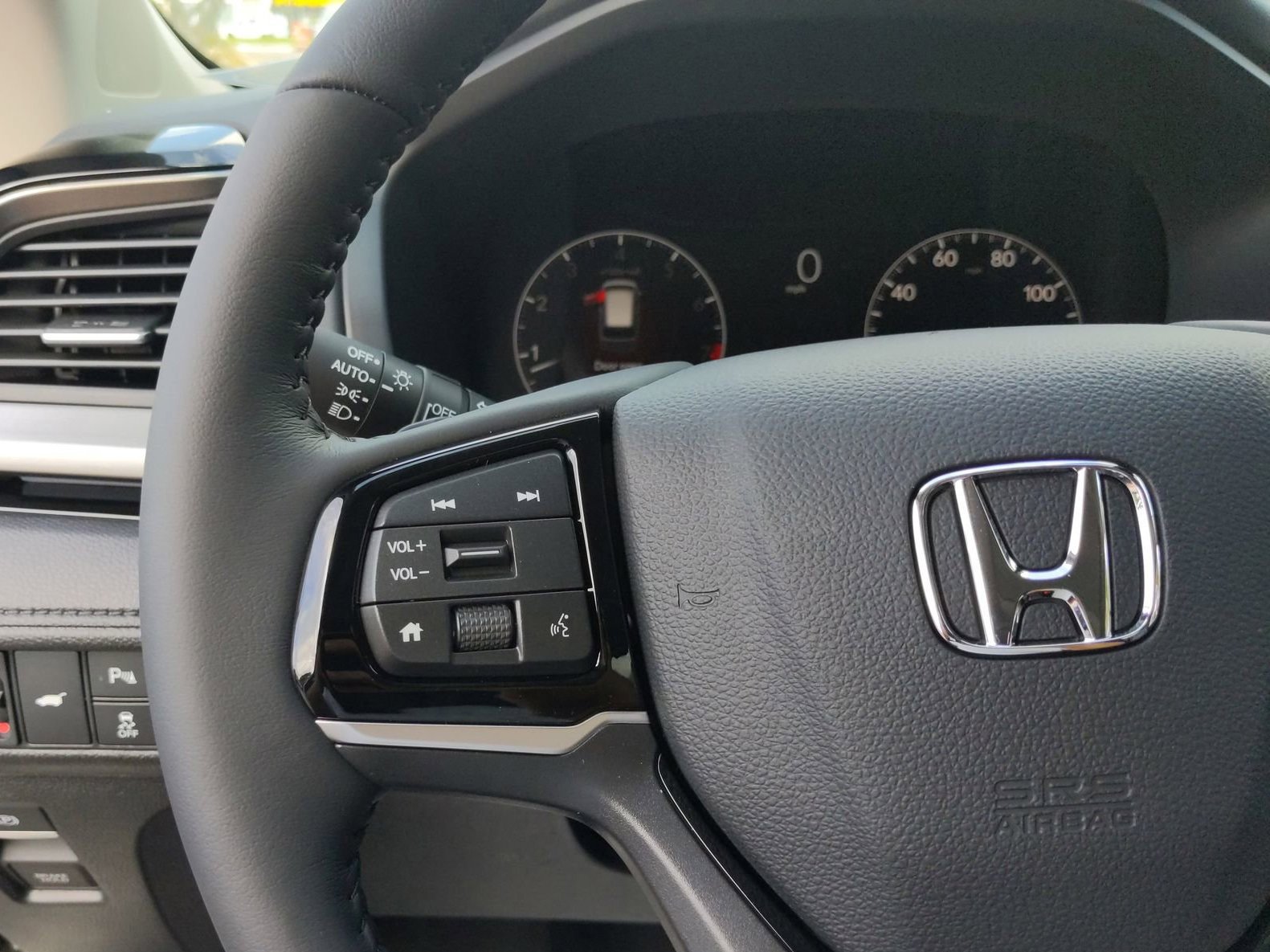 New 2026 Platinum White Pearl Honda Touring image 30