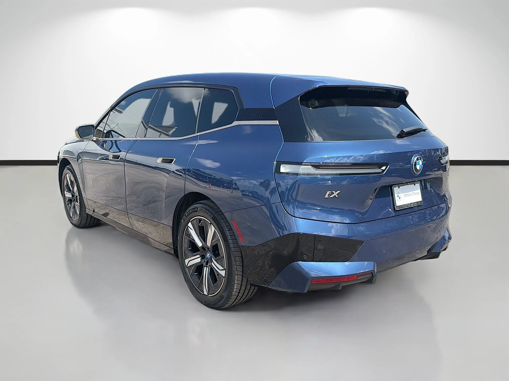 Certified Used 2023 Phytonic Blue Metallic BMW xDrive50 image 5