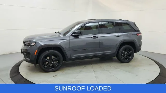 Used 2024 Gray Jeep Altitude X image 5