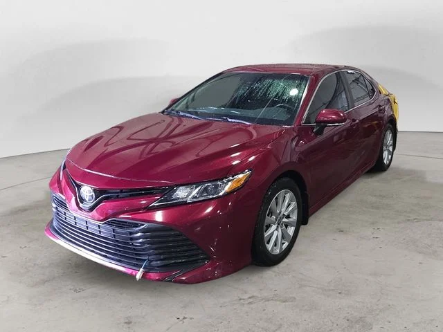 Used 2020 Pearl Toyota LE image 1