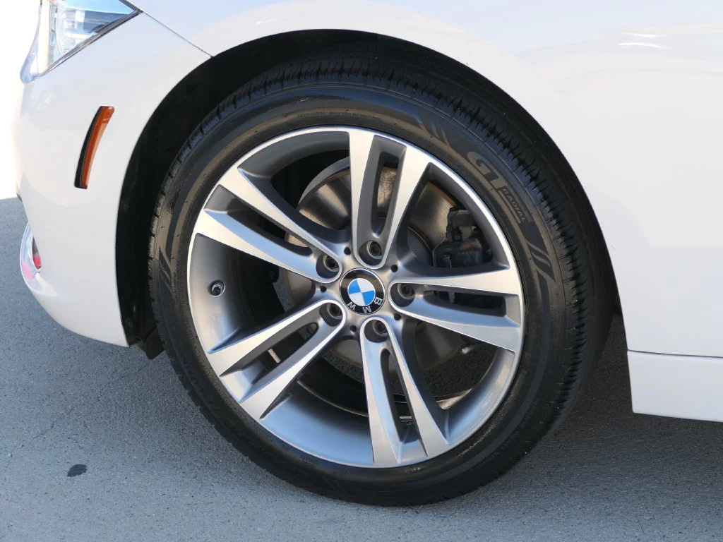 Used 2018 Alpine White BMW 330i image 9