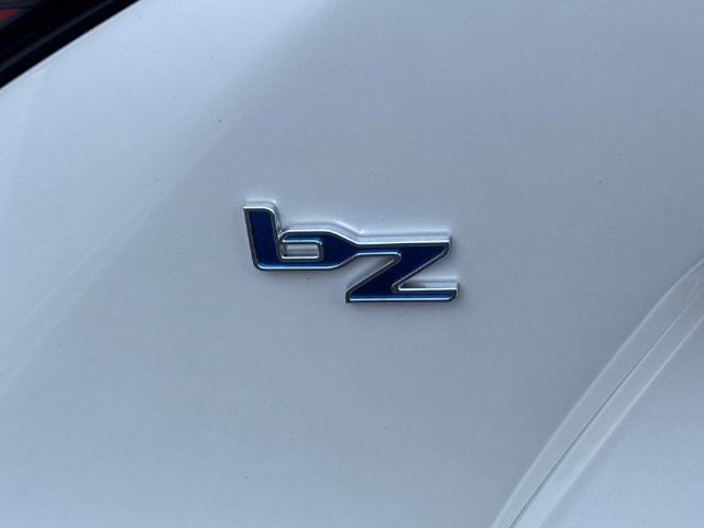 New 2027 Wind Chill Pearl <sup>1</sup> Toyota  XLE image 12
