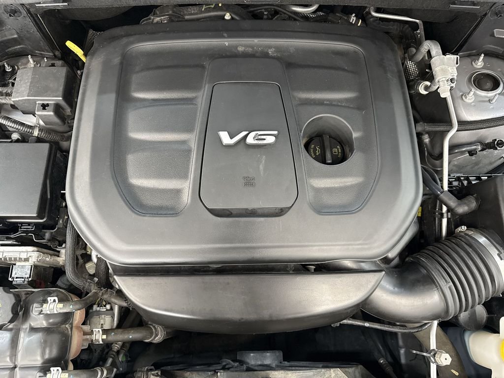 Used 2018 Billet Silver Metallic Jeep Limited image 34