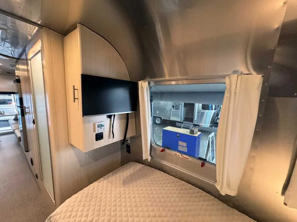 Used 2025 SILVER AIRSTREAM  image 27
