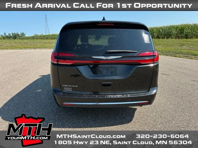 Used 2023 Black Chrysler Touring image 7