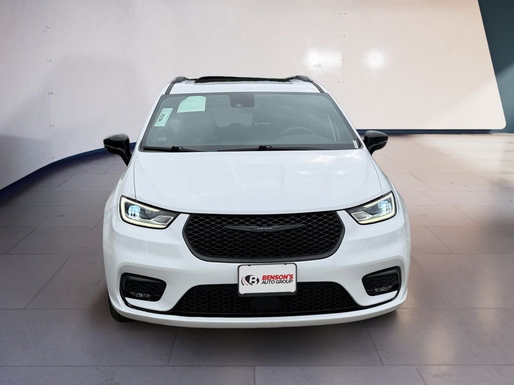 Used 2025 White Chrysler Limited image 8
