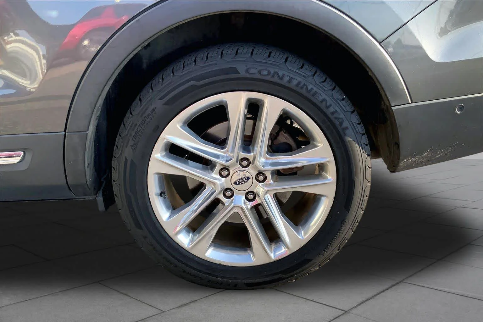 Used 2017 Magnetic Metallic Ford Limited image 9