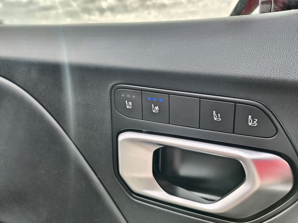 Used 2025 Black Kia GT-Line image 27