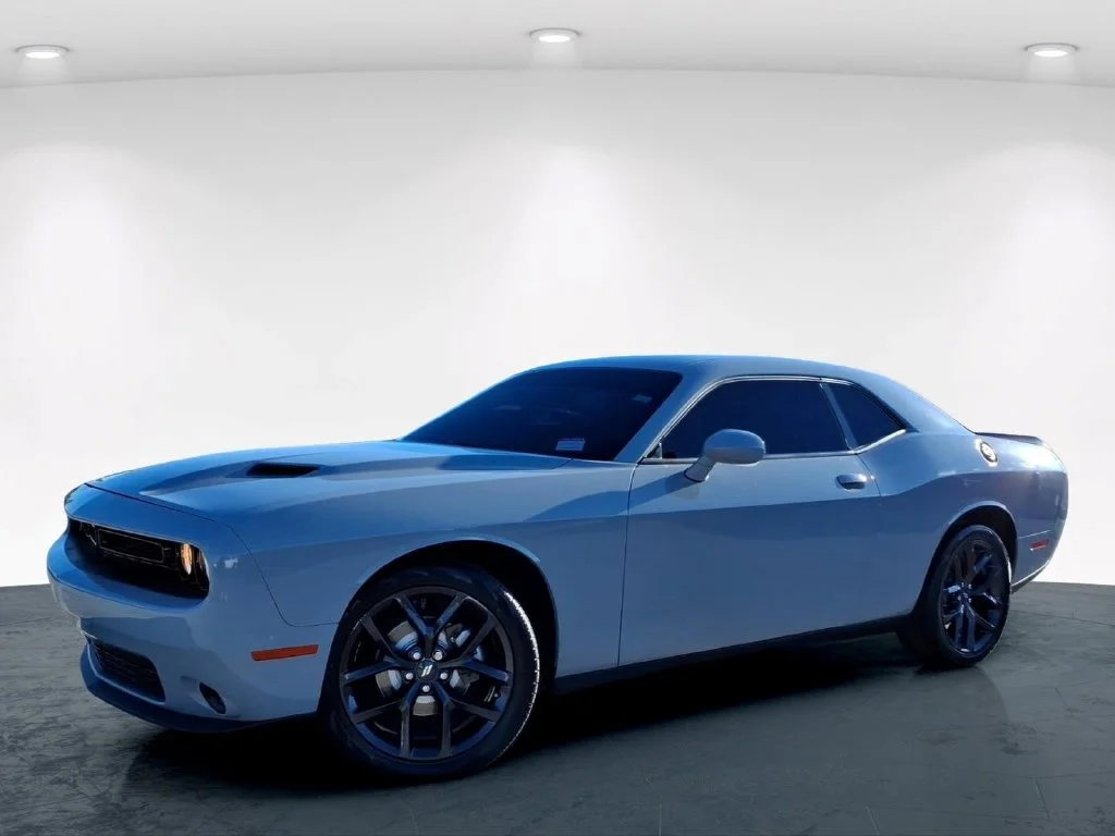 Used 2021 Gray Dodge SXT image 2