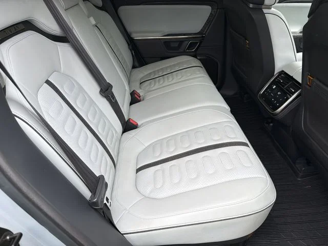 Used 2022  Rivian Adventure image 33