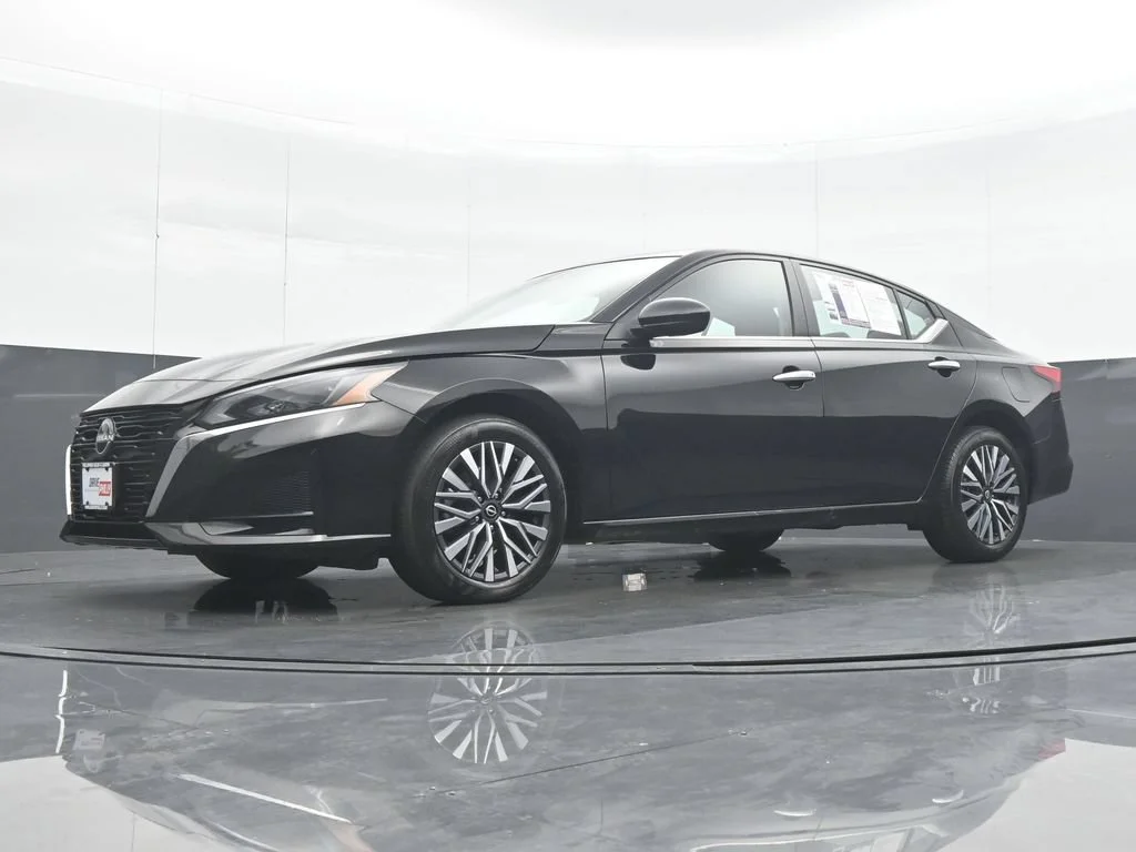 Used 2025 Black Nissan 2.5 SV image 26