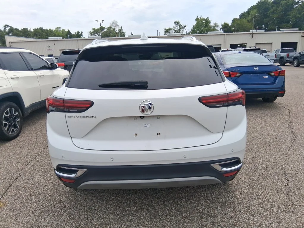 Used 2022 White Buick Preferred image 5