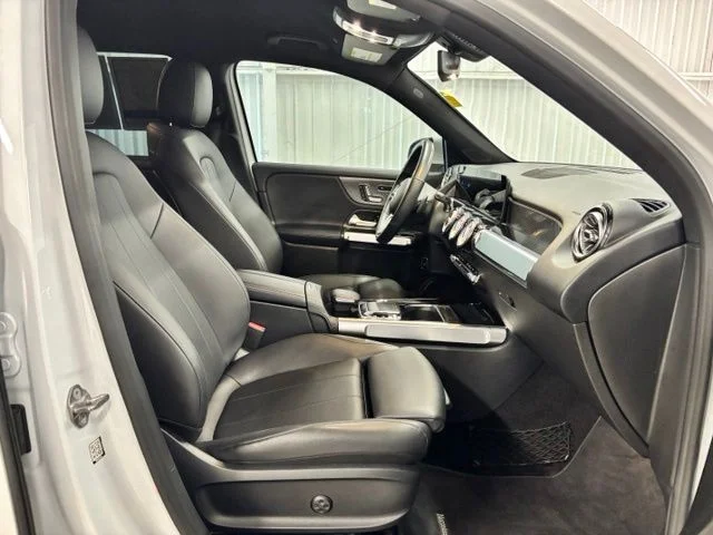 Used 2020  Mercedes-Benz GLB 250 image 21