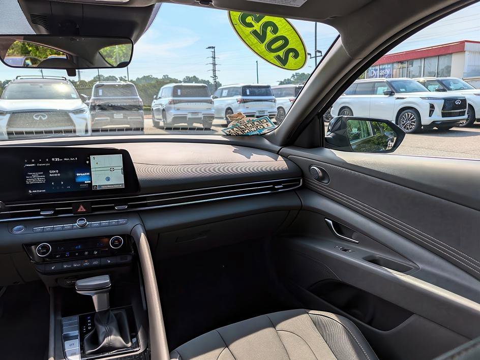 Used 2025 Abyss Black Hyundai SEL Convenience image 10