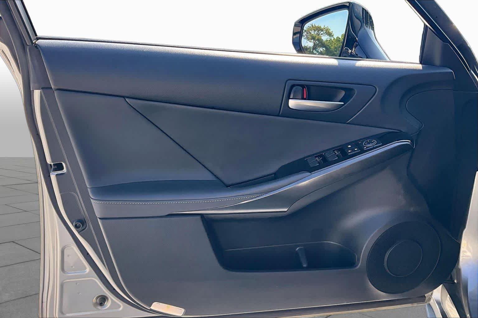 Used 2021 Atomic Silver Lexus  image 40