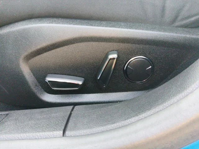 Used 2019 Blue Ford SE image 13