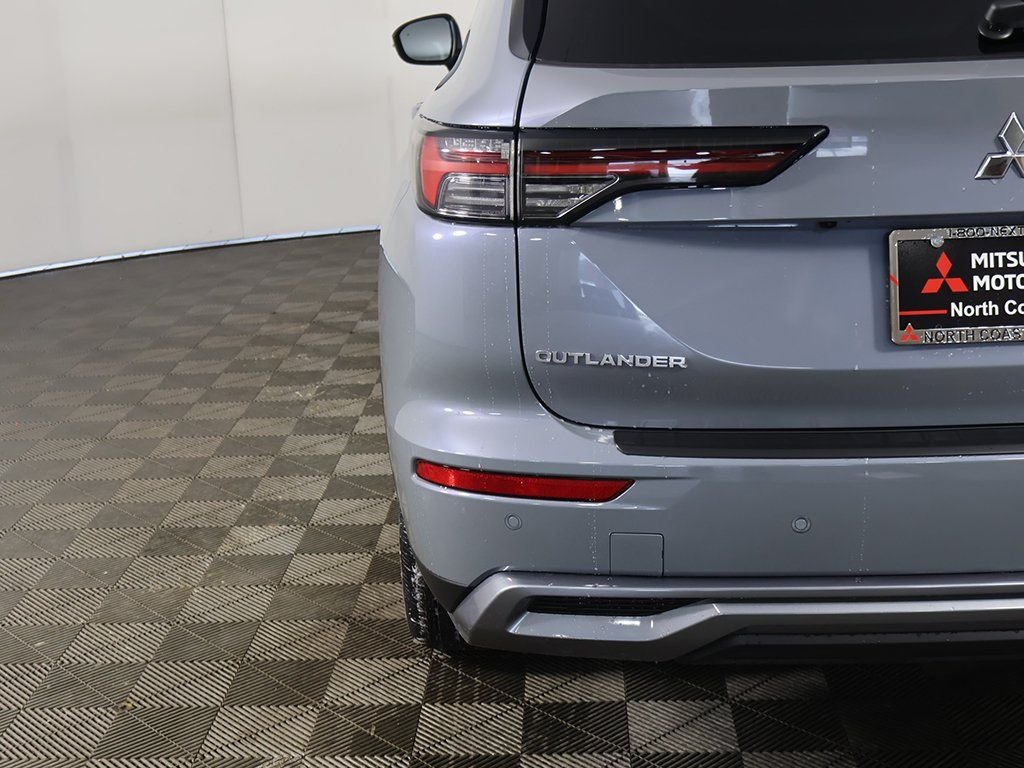 New 2026 Gray Mitsubishi SE image 17