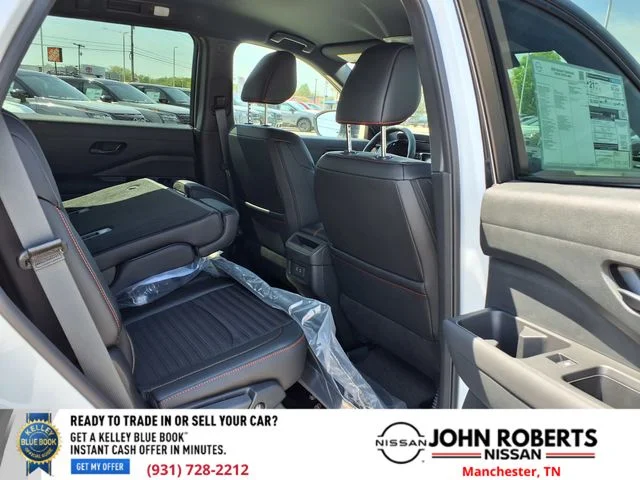 New 2026 Everest White Pearl TriCoat / Super Black Two-tone Nissan Rock Creek® image 18